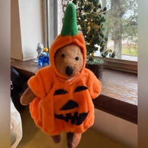 Pumpkin Bear keychain - Orange and Green